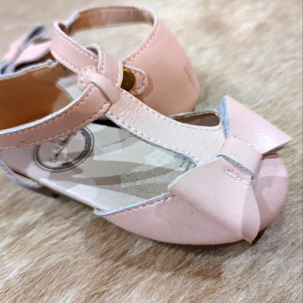 Sweet Honey Size 5 Leather toddler shoes pink